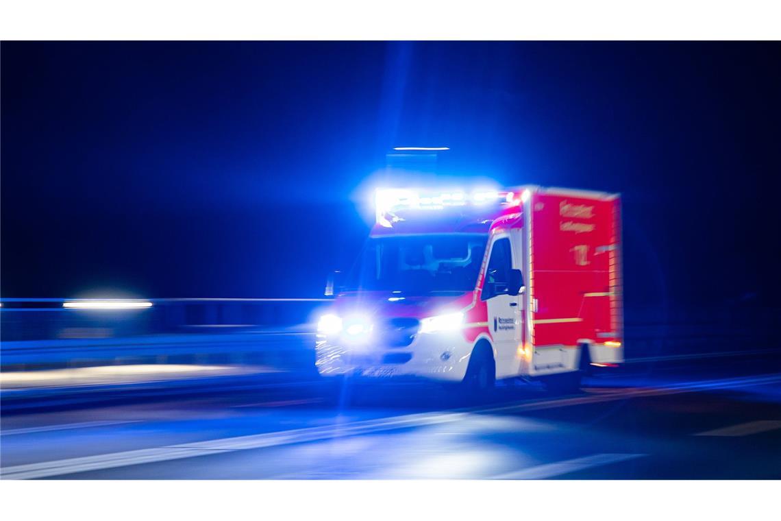 Frau stirbt nach Zusammenprall Für die 69-Jährige kam jede Hilfe zu spät. (Symbolbild)