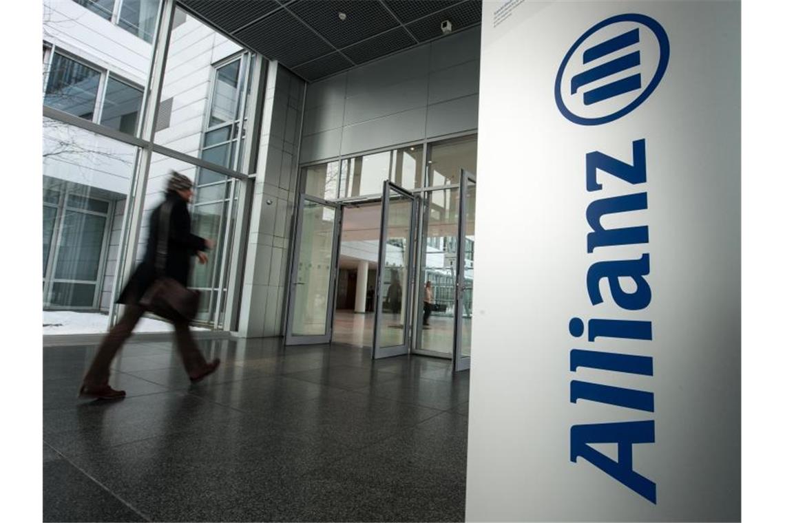 Für die Allianz steht unter dem Strich ein Überschuss von fast 2,1 Milliarden Euro. Foto: picture alliance / Armin Weigel/dpa