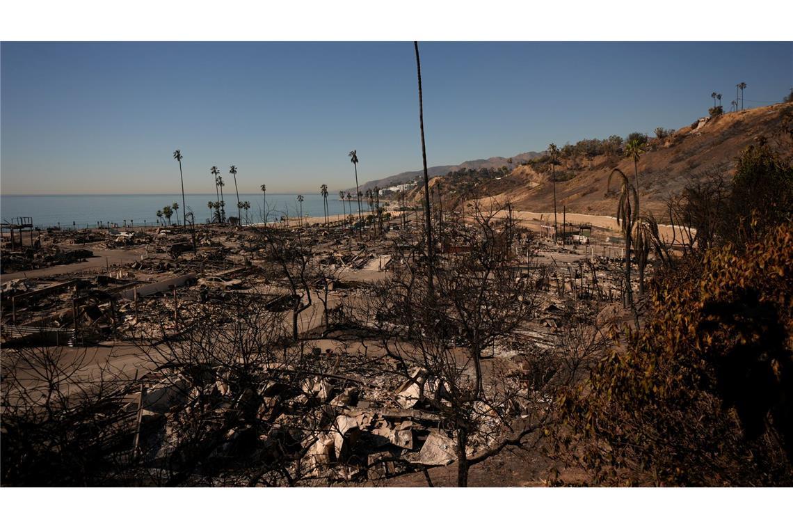 Feuerwehr in L.A. macht Fortschritte - Starkwinde flauen ab Für die Betroffenen der Feuerkatastrophe werden Millionen-Spenden gesammelt.