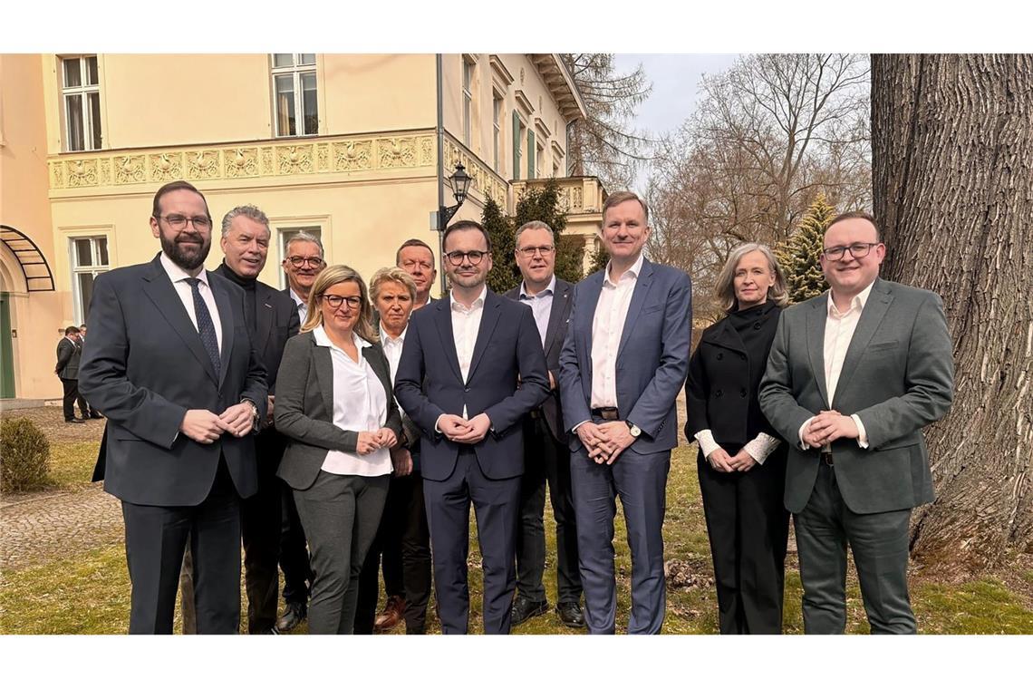 Für die Brandenburger CDU kommen Jan Redmann als Innenminister, Martina Klement als Wirtschaftsministerin und Gordon Hoffmann als Bildungsminister ins künftige Kabinett.