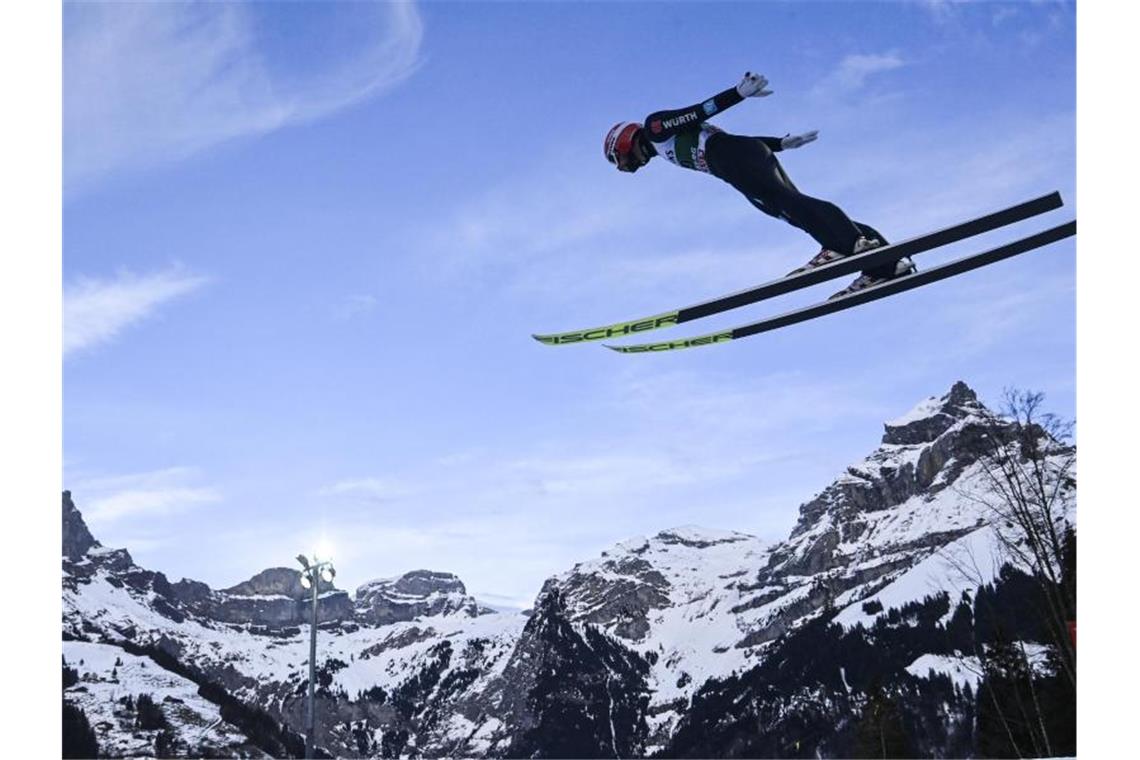 Für die deutschen Skispringer um Markus Eisenbichler steigt das letzte Einzel vor der Vierschanzentournee. Foto: Gian Ehrenzeller/KEYSTONE/dpa