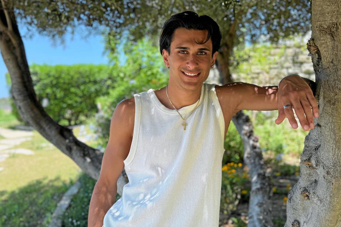 Für die Dreharbeiten hat Flavio Santoro seine spielfreie Zeit im vergangenen Sommer auf der griechischen Insel Kreta verbracht. Foto: RTL