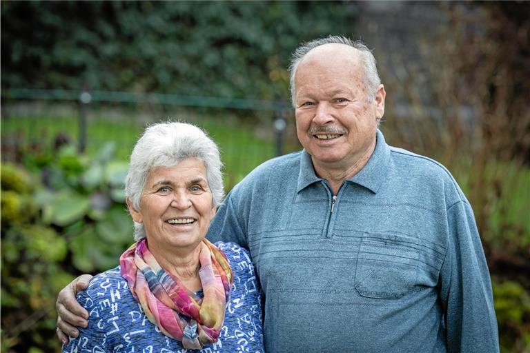 Für die ehemaligen Vollerwerbslandwirte Lore und Karl Wild war vor 50 Jahren keine Zeit für eine Hochzeitsreise. Foto/Repro: Alexander Becher