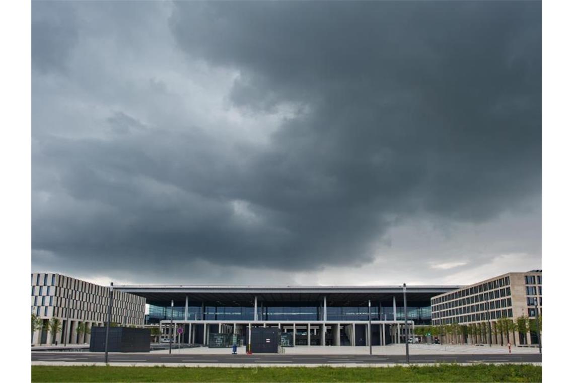 Korruption am BER: Bewährungsstrafe für Ex-Technikchef Großmann Für die Eröffnung des Hauptstadtflughafens gibt es noch keinen Termin. Foto: Patrick Pleul