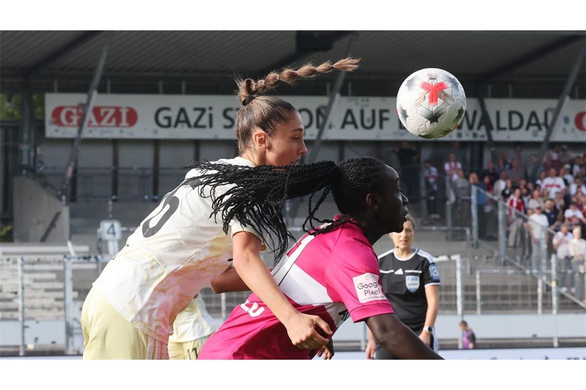 Für die Frauen des VfB Stuttgart (Mira Arouna/re.) gab es in der Partie gegen den 1. FC Union Berlin keine Tore und keine Punkte.