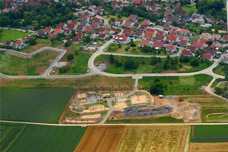 Für die Freizeitanlage „Spiel&Bike am Rappenberg“ am Rande der jüngsten Erweiterung des gleichnamigen Wohnbaugebiets hat die Gemeinde richtig viel Geld in die Hand genommen. Foto: W. Kuhnle