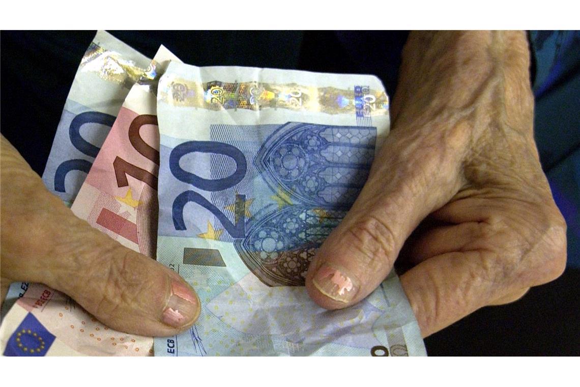 Für die Rentnerinnen und Rentner geht es beim Rentenniveau am Ende um bares Geld. (Symbolfoto)