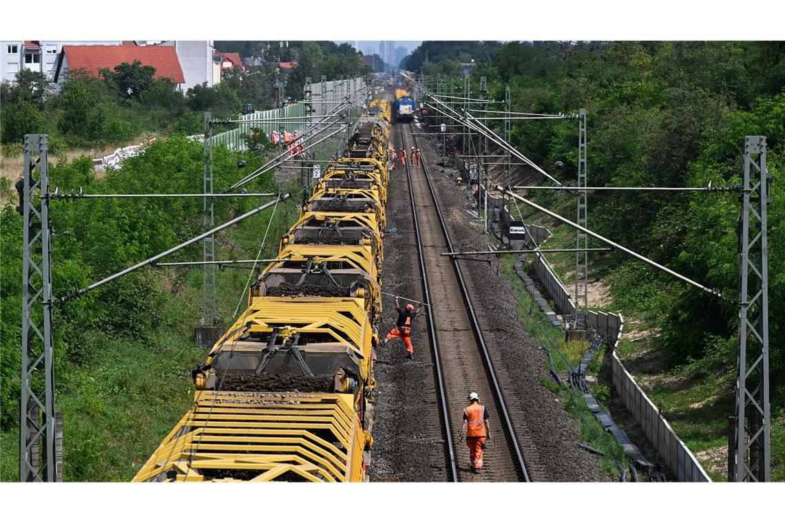 Riedbahn-Bauarbeiten: Betriebsstart mit weniger Zügen Für die Sanierung der Riedbahn war die Strecke für fünf Monate voll gesperrt. (Archivbild)
