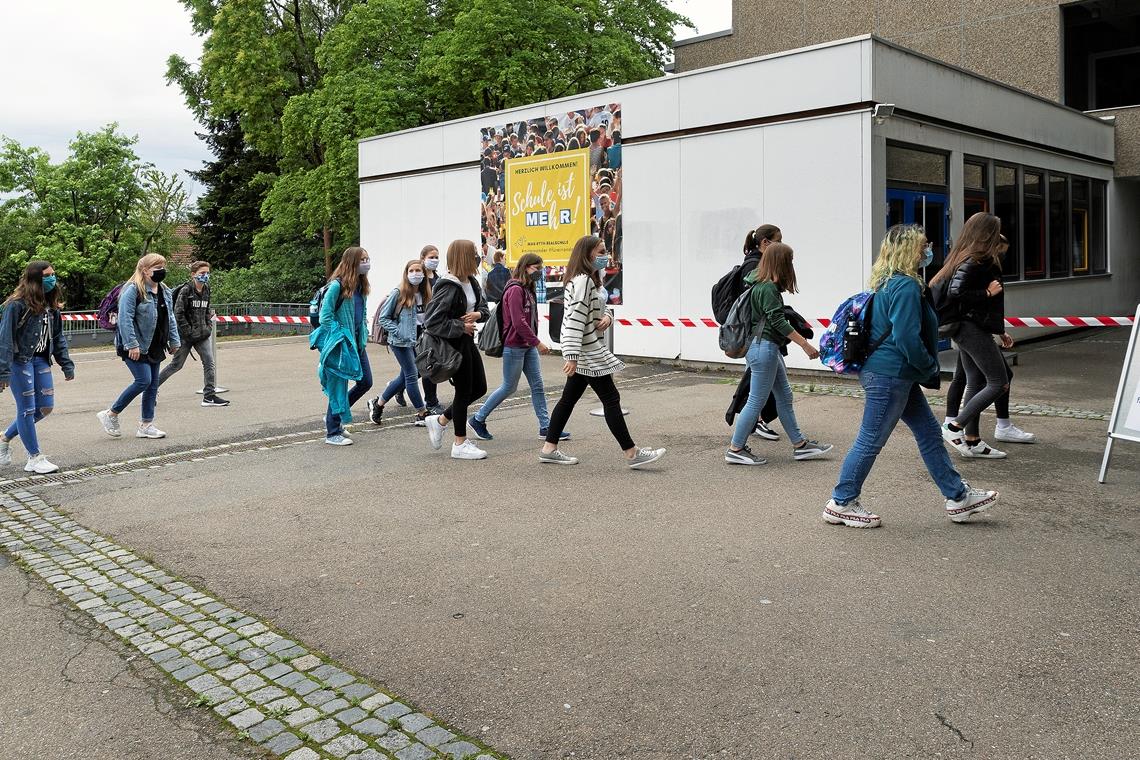 Unterricht im Drei-Schicht-Betrieb Für die Schüler der achten Klassen beginnt der Unterricht an der Max-Eyth-Realschule erst um 13 Uhr. Die Schule arbeitet im Drei-Schicht-System, damit alle Schüler wieder für einige Stunden am Präsenzunterricht teilnehmen können.Foto: J. Fiedler