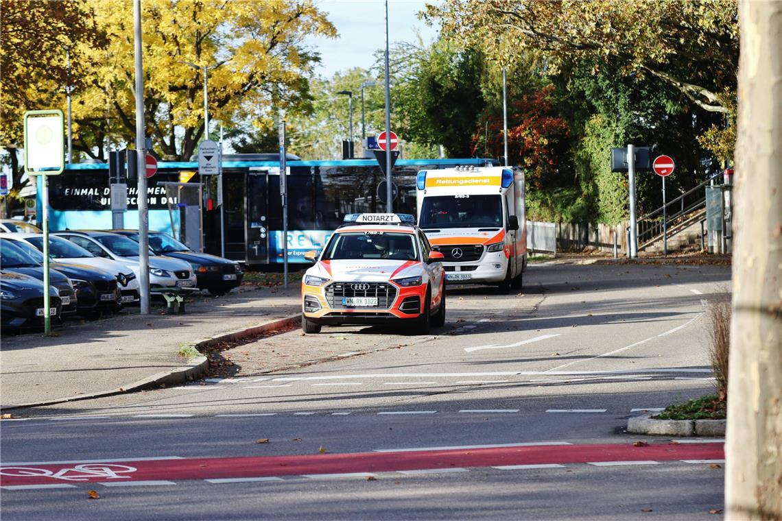Fußgängerin in Waiblingen tödlich verletzt Für eine 68-Jährige kam am Samstagmorgen jede Rettung zu spät, nachdem sie von einem Bus erfasst worden war . Foto: 7aktuell.de | Kevin Lermer
