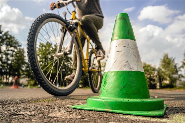 Für eine sichere Teilnahme am Straßenverkehr ist regelmäßiges Üben mit dem Fahrrad wichtig. Symbolfoto: stock.adobe.com/Animaflora PicsStock 