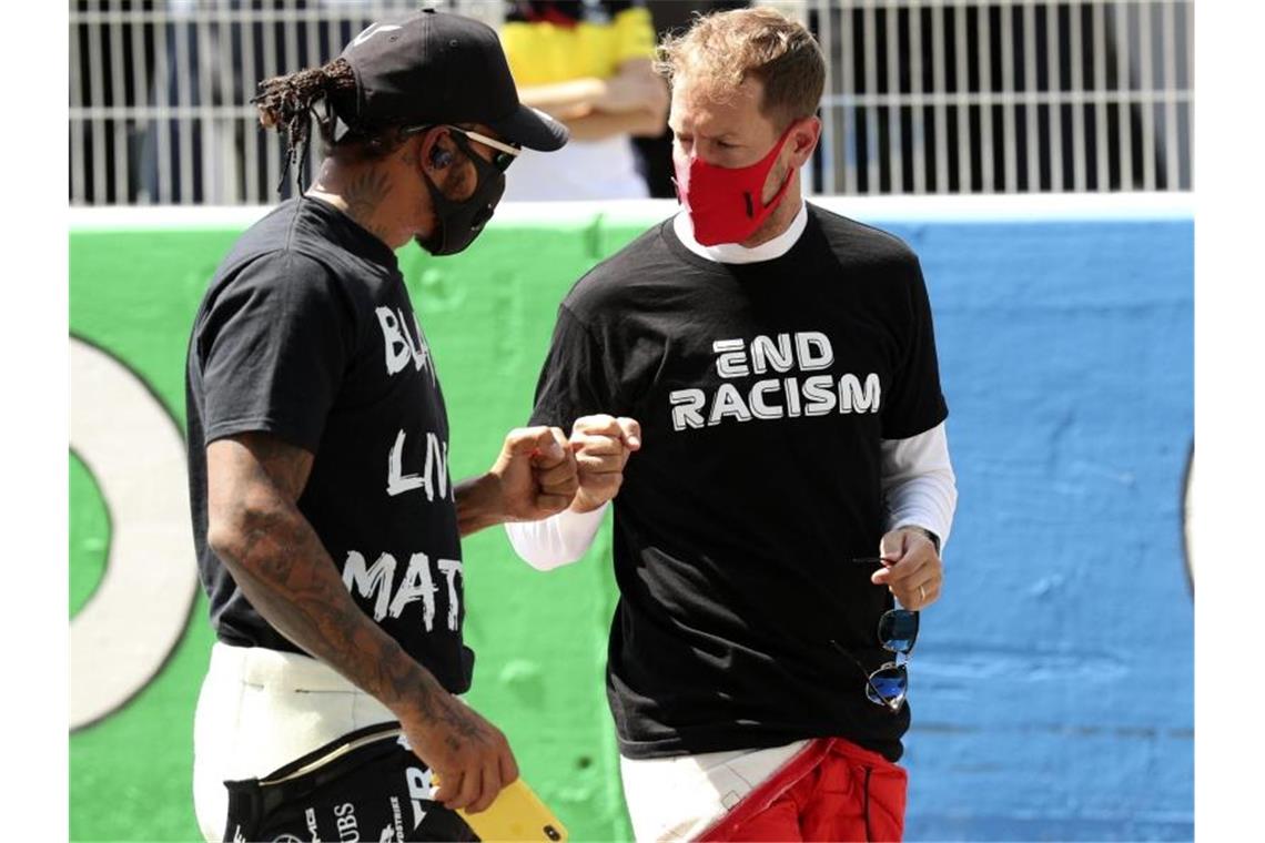 Boykott? Hamilton und Vettel einig: Macht keinen Sinn Für einen Boykott als Zeichen gegen Rassismus und Polizeigewalt sehen Lewis Hamilton (l) und Sebastian Vettel die Zeit nicht gekommen. Foto: Albert Gea/Pool Reuters/AP/dpa