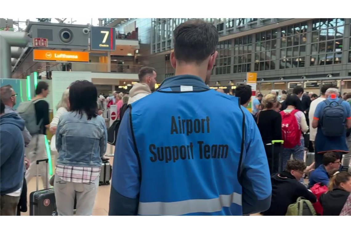 Sicherheitsbereich am Hamburger Flughafen stundenlang zu
