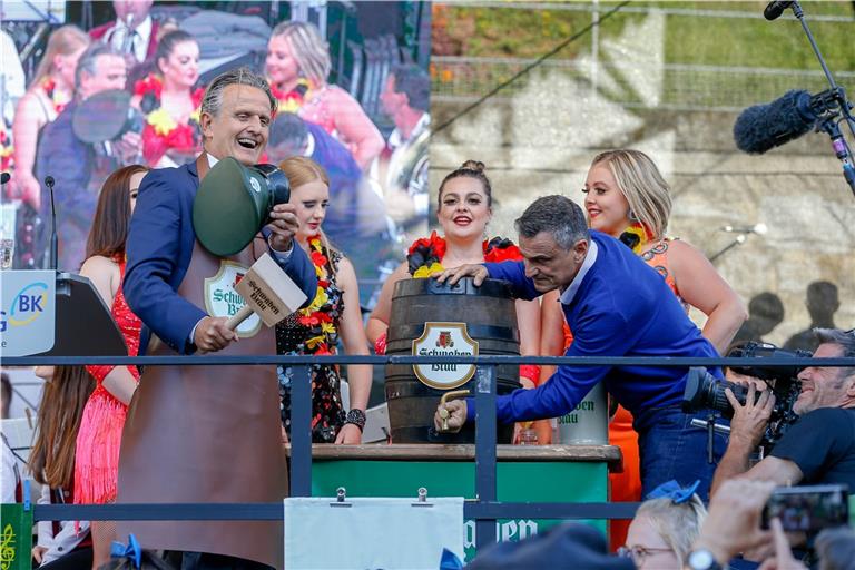 Für Frank Nopper ist der Fassanstich beim Straßenfest etwas ganz besonderes. Foto: A. Becher