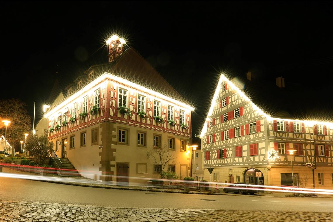 Für gewöhnlich erhellt die Weihnachtsbeleuchtung in Kirchberg an der Murr die gesamte Ortsmitte. Archivfoto: Alexander Becher