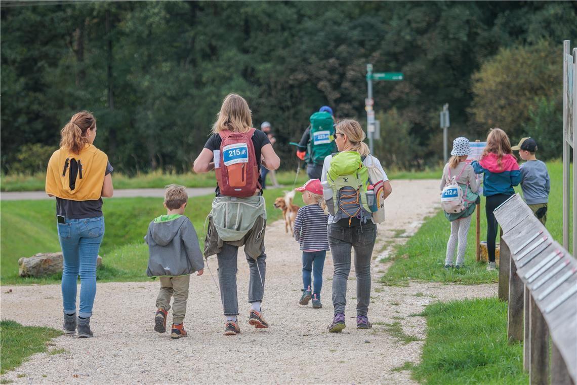 Für Groß und Klein: Die kürzeste Route führt auf etwa fünf Kilometern Länge zu den Römern und ist für geländegängige Kinderwagen geeignet. Foto: Schwäbischer Wald Tourismus/Stefan Bossow