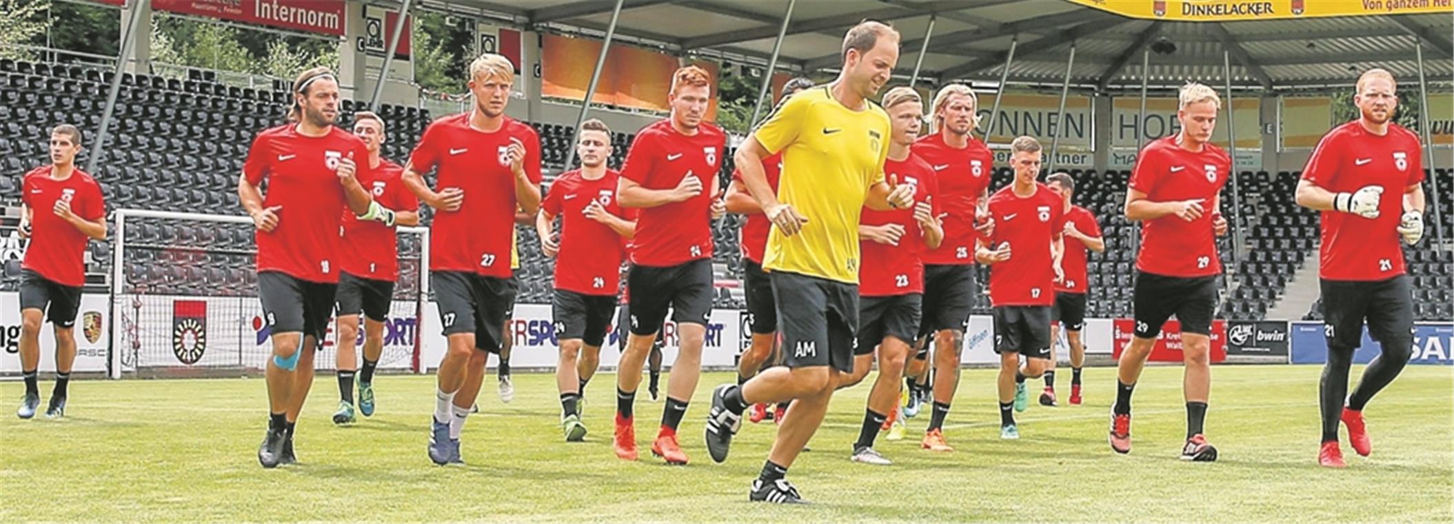 Nicolas Jüllich kehrt zur SG zurück Für Großaspachs Spieler stand gestern eine Übungseinheit mit mittlerer Belastung mit Fitnesstrainer Axel Mäder an, ehe es heute um 9 Uhr zum Laktattest nach Stuttgart geht.Fotos: A. Becher