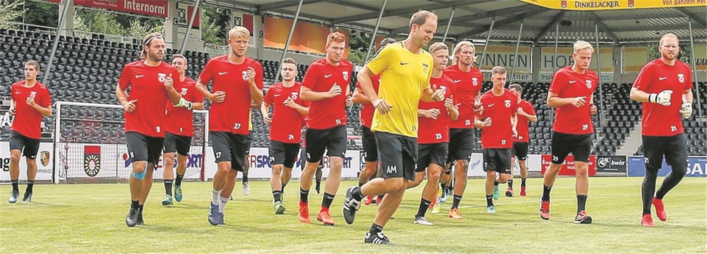 Für Großaspachs Spieler stand gestern eine Übungseinheit mit mittlerer Belastung mit Fitnesstrainer Axel Mäder an, ehe es heute um 9 Uhr zum Laktattest nach Stuttgart geht.Fotos: A. Becher