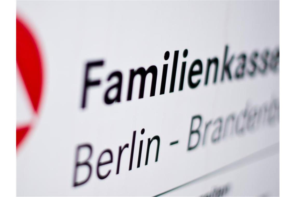 SPD will mindestens 250 Euro Kindergeld Für jedes Kind in Deutschland soll der Staat nach dem Willen der SPD künftig ein neues Kindergeld von mindestens 250 Euro bezahlen. Foto: Ole Spata/dpa