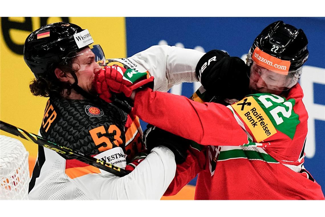 NHL-Star Stützle kommt: DEB erhält Upgrade vor WM-Start Für Kapitän Moritz Seider (l) und die deutsche Mannschaft geht es zu WM-Beginn gegen die vermeintlich leichtesten Gegner.