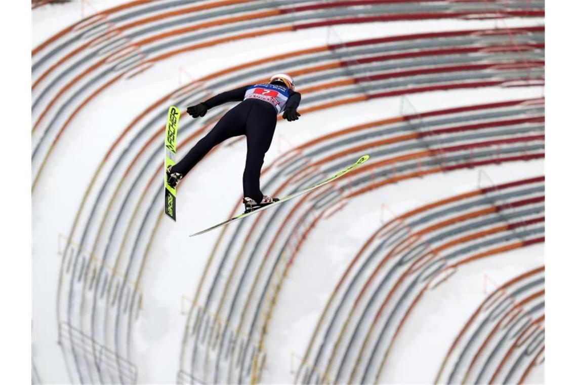 Für Karl Geiger lief es beim Springen in Innsbruck nicht so gut. Foto: Daniel Karmann/dpa