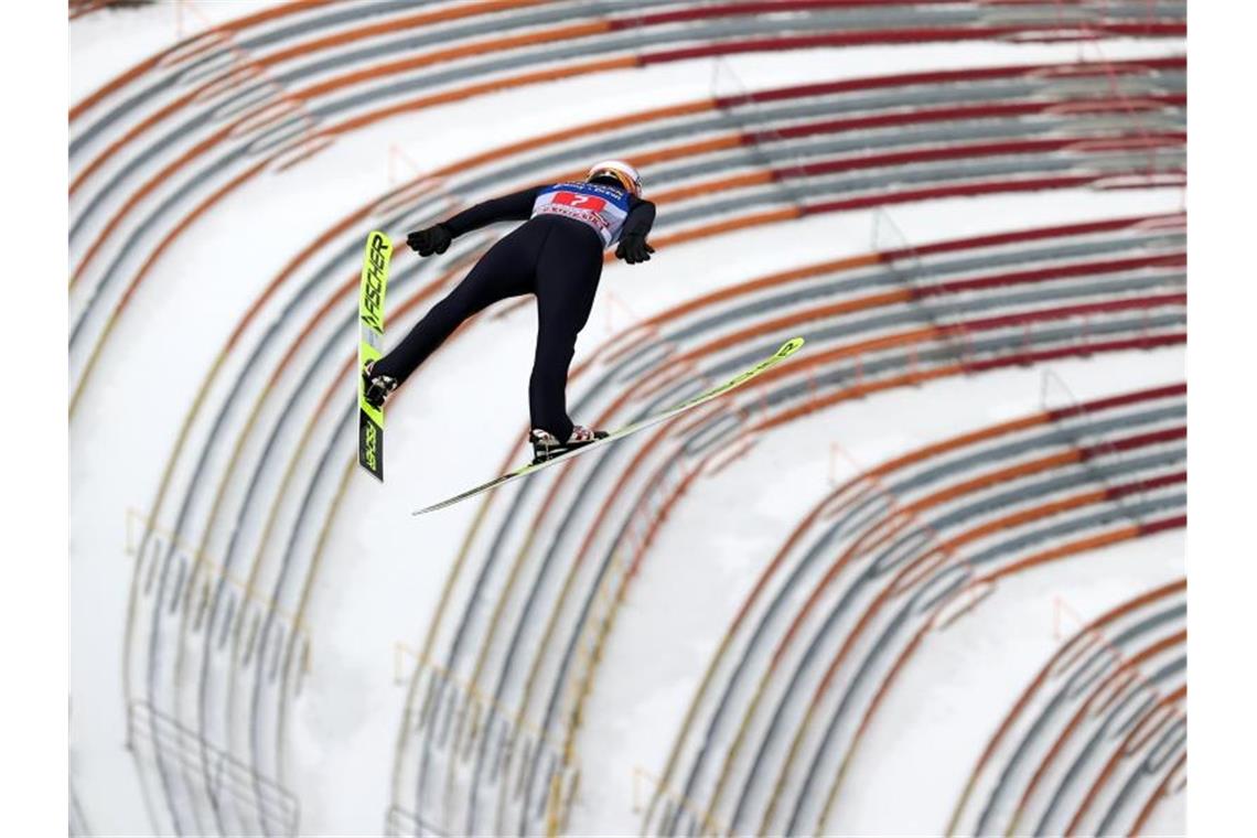 Wieder der Bergisel: Geiger patzt bei Stoch-Triumph Für Karl Geiger lief es beim Springen in Innsbruck nicht so gut. Foto: Daniel Karmann/dpa