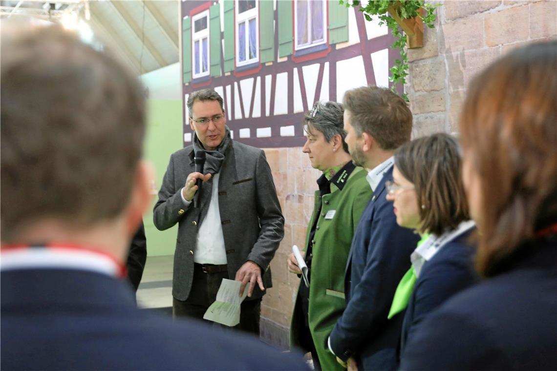 Für Landrat Richard Sigel (links) ist Allmersbach ein willkommenes Mitglied, auch weil es eine Lücke auf der Karte des Vereins füllt. Foto: Benjamin Büttner