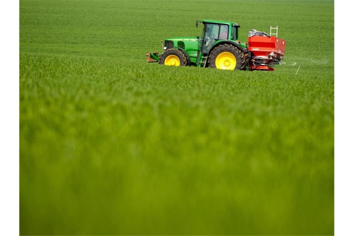 Koalition will Jobmarkt und Landwirtschaft krisenfest machen Für Landwirte sieht die Koalition eine Milliarde Euro Hilfen bei der Umsetzung der neuen Düngeregeln vor. Foto: Philipp Schulze/dpa