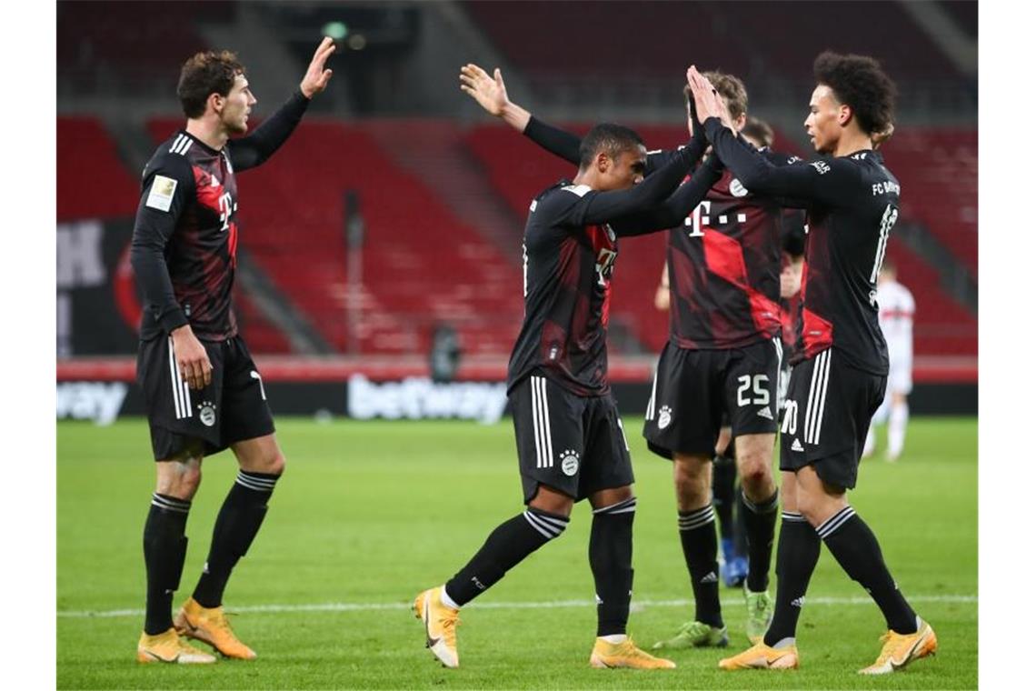 Siegreiche Bayern „gerade am Limit“ Für Leon Goretzka (l) und den FC Bayern geht es am Dienstag schon wieder in der Champions League weiter. Foto: Tom Weller/dpa