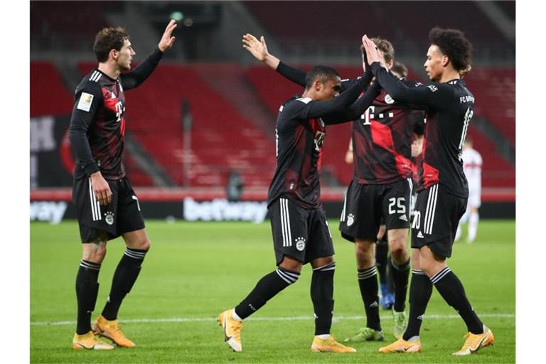 Für Leon Goretzka (l) und den FC Bayern geht es am Dienstag schon wieder in der Champions League weiter. Foto: Tom Weller/dpa