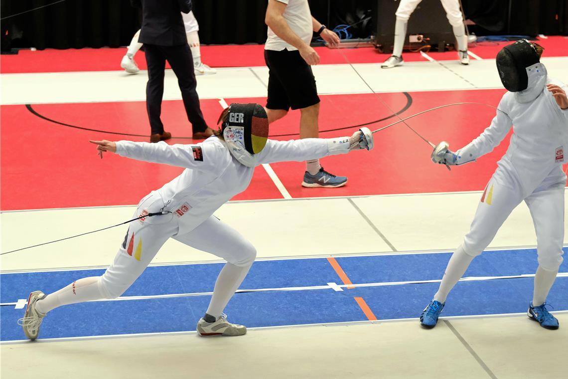 Degenfechterin Lina Zerrweck verpasst die Teammedaille knapp Für Lina Zerrweck (links) steht nach der U-20-EM vergangene Woche nun im April die WM in Saudi-Arabien auf dem Programm. Foto: privat