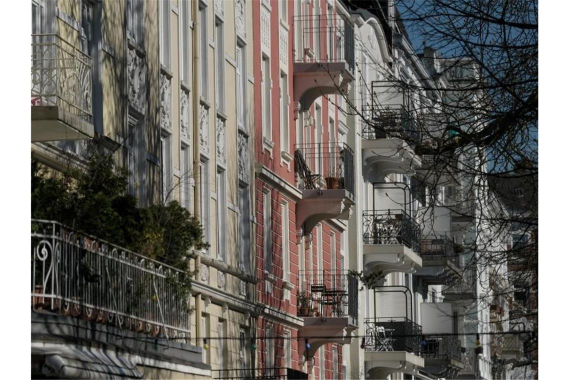 Für Normalverdiener nicht mehr bezahlbar: Citynah wohnen im Gründerzeitviertel wie hier im Hamburger Stadtteil Eppendorf. Foto: Axel Heimken