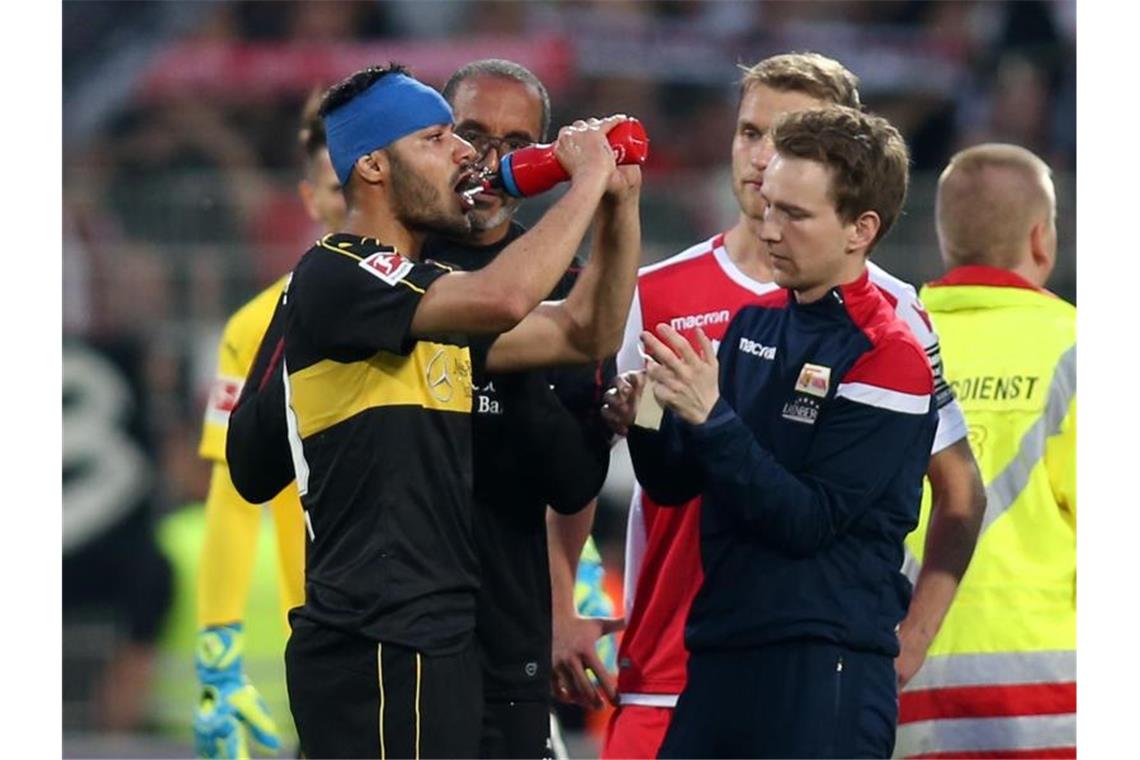 Union Berlin schickt Stuttgart in die Zweite Liga Für Ozan Kabak gab es danach einen blauen Kopfverband. Foto: Andreas Gora