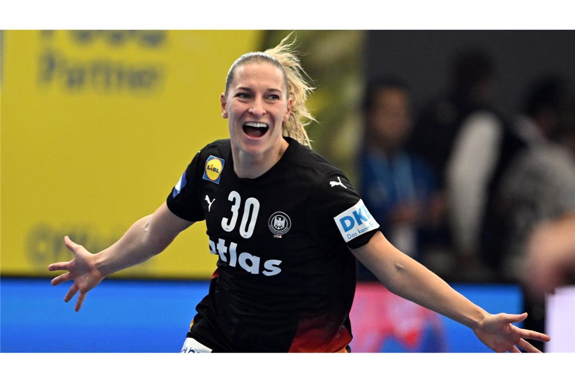 Für Rechtsaußen Jenny Behrend ist es schon jetzt der größte Erfolg im Nationalteam.