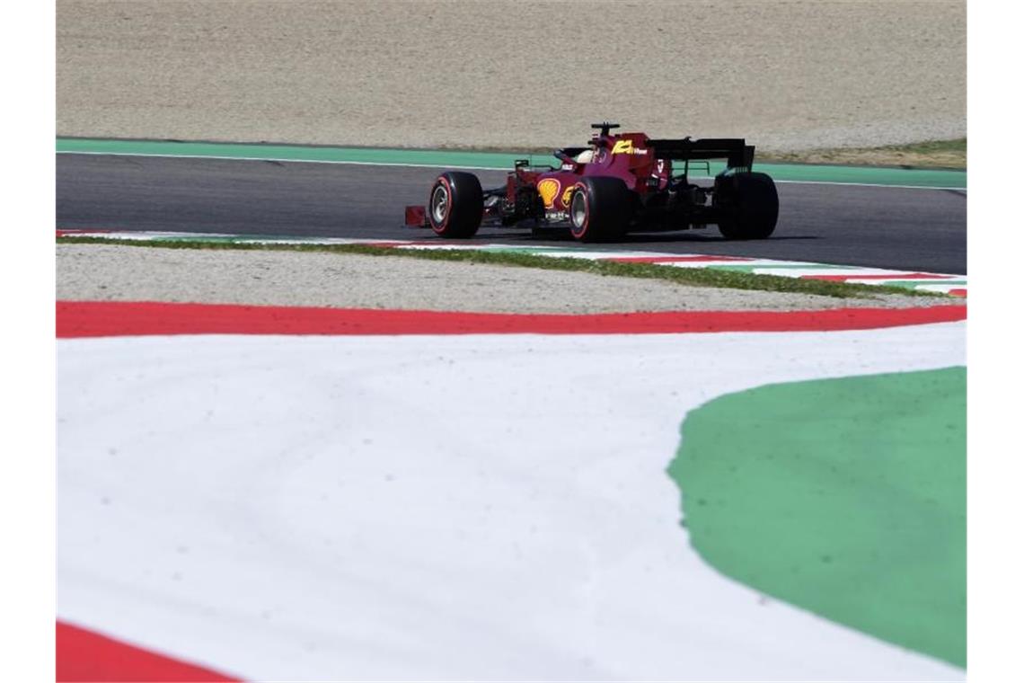 Vettel in Mugello ohne Chance - Nächste Pole für Hamilton Für Sebastian Vettel war im Qualifying erneut frühzeitig Schluss. Foto: Jennifer Lorenzini/Pool Reuters/AP/dpa