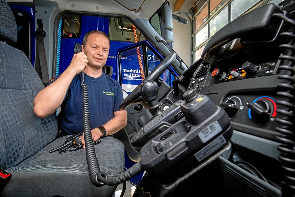 Wechsel zum Digitalfunk schon greifbar Für Steffen Hoffmann, den Zugführer des Technischen Hilfswerks in Backnang, ist der Digitalfunk längst nichts Neues mehr. Für die meisten Feuerwehren im Kreisgebiet, so auch für die Backnanger Wehr, steht der Wechsel vom Analogfunk zur neuen Technik noch an. Foto: A. Becher