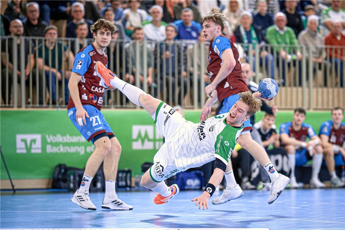 Für Työrvi Týr Gislason (beim Wurf) und dem HC Oppenweiler/Backnang hat es erneut nicht zum Punktgewinn gereicht. Foto: Alexander Becher