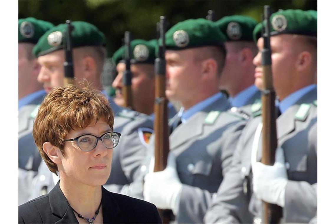 Kramp-Karrenbauer will höhere Rüstungsausgaben Für Verteidigungsministerin Annegret Kramp-Karrenbauer ist klar, dass Deutschland den Weg in Richtung zwei Prozent des Bruttoinlandsproduktes fürs Militär gehen muss. Foto: Wolfgang Kumm