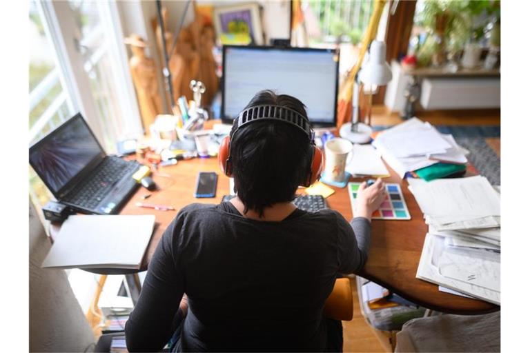 Für viele Beschäftigte bedeutet das Homeoffice größere zeitliche Flexibilität. Foto: Sebastian Gollnow/dpa