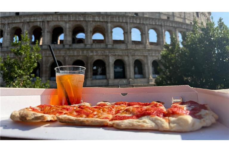 Für viele ist Italien eine Postkartenidylle: Pizza und Aperol, eine Sehenswürdigkeit in Sichtweite. Der Italo-Schlager spielt mit diesen Klischees. (Archivbild)