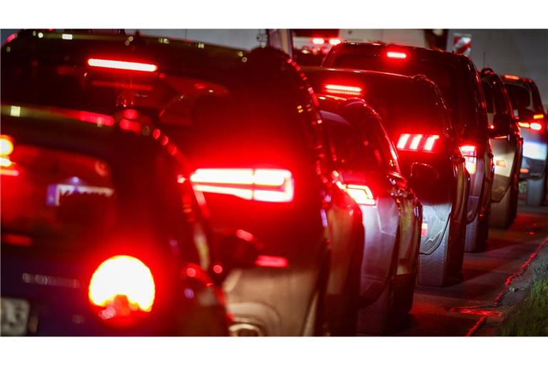Für viele Pendler ein gewohnter Anblick. Im Frühverkehr stauen sich die Autos bisweilen kilometerweit.