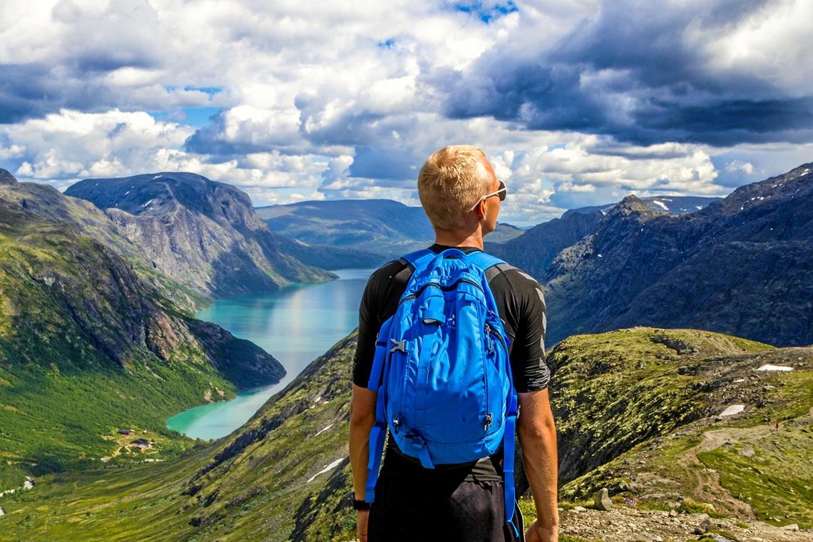 Die Schönheit der Natur vor Augen Für Wanderer eröffnen sich viele schöne Motive zum Wettbewerbsthema „Fit and Fun“. Fotos: Prophoto GmbH/Pixabay