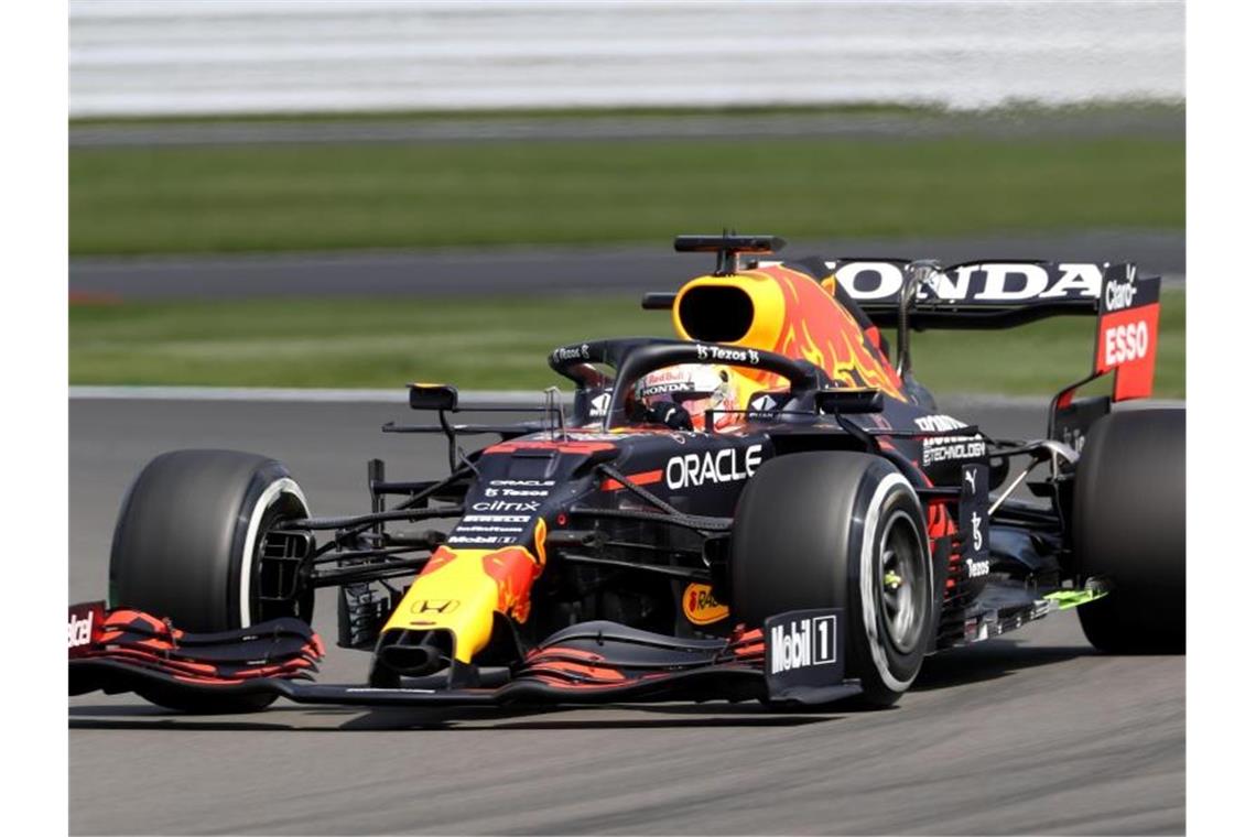 Für WM-Spitzenreiter Max Verstappen war der Silverstone-Grand-Prix früh beendet. Foto: Bradley Collyer/PA Wire/dpa