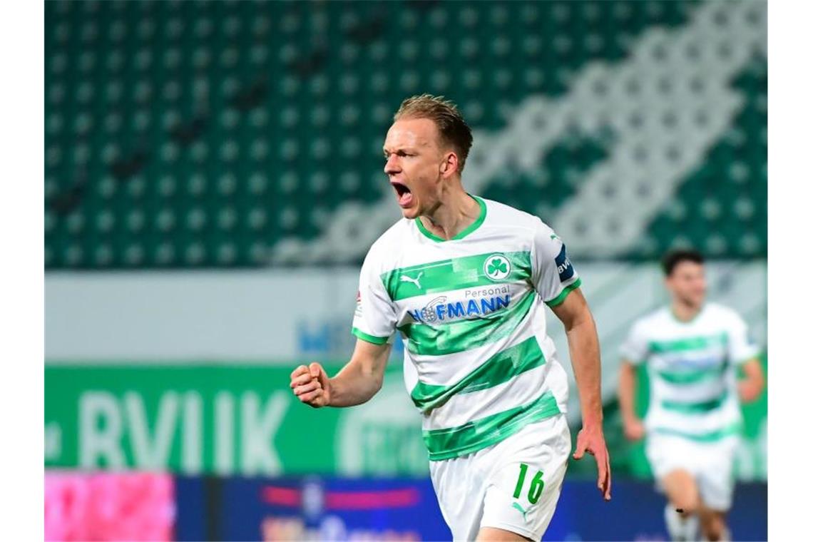 Vierkampf um Bundesliga-Aufstieg: „Brutal eng oben“ Fürths Havard Nielsen feiert sein Tor zum 1:1. Foto: Matthias Merz/dpa