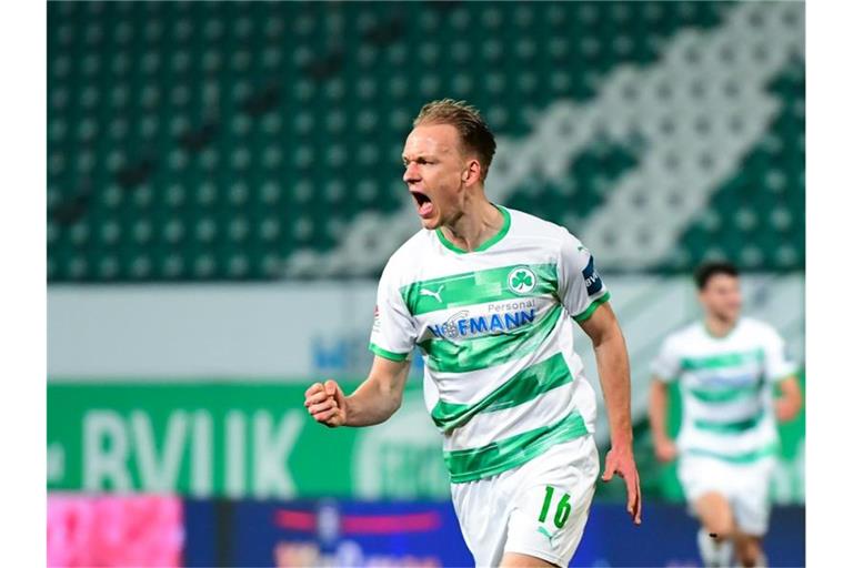 Fürths Havard Nielsen feiert sein Tor zum 1:1. Foto: Matthias Merz/dpa