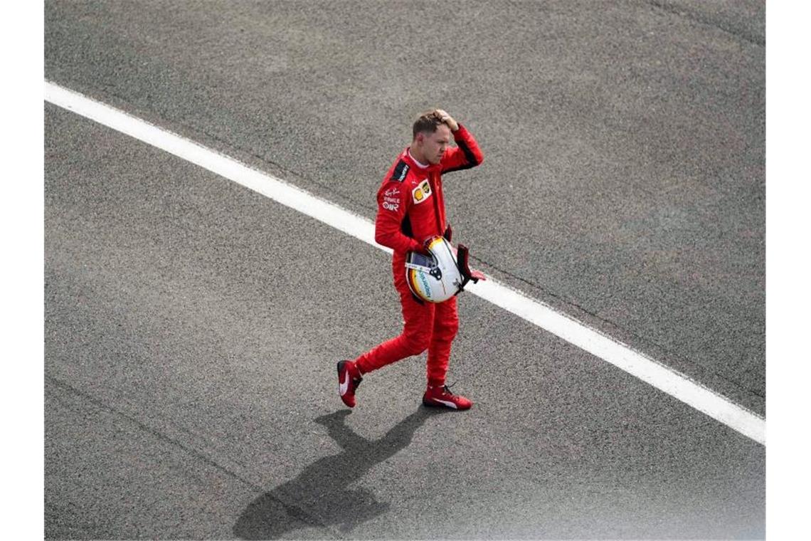 „Habe alles probiert“: Vettels qualvoller Ferrari-Abschied Fuhr auch in Silverstone im Ferrari hinterher: Sebastian Vettel. Foto: Will Oliver/Pool EPA/AP/dpa