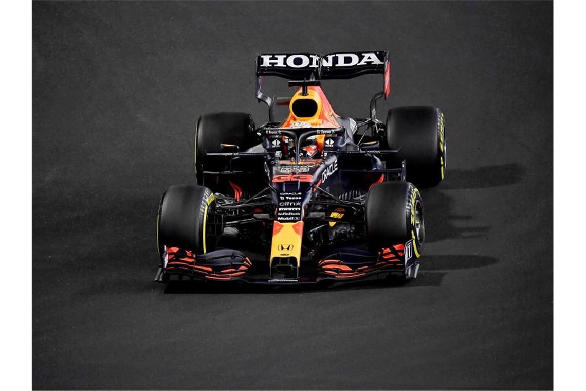 Verstappen holt Topzeit im Abschlusstraining Fuhr im Abschlusstraining in Saudi-Arabien die Bestzeit: Max Verstappen. Foto: Hasan Bratic/dpa
