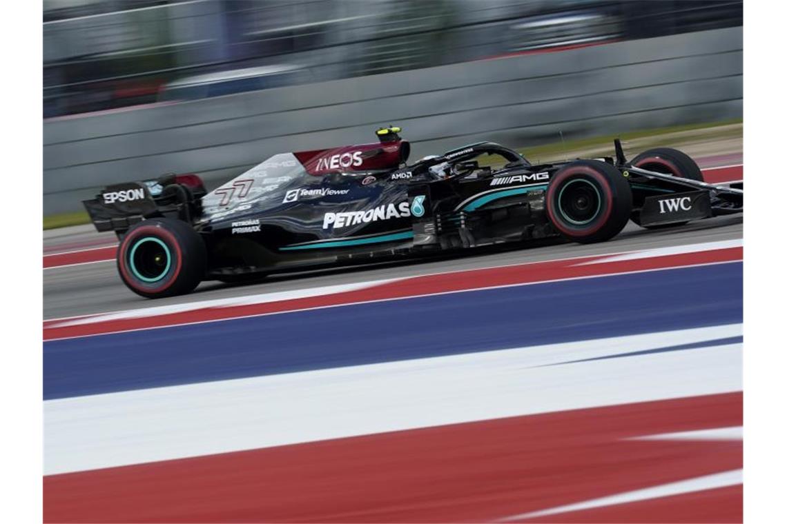 Verstappen beschimpft Hamilton als „dummen Idioten“ Fuhr im ersten Training in Austin die schnellste Zeit: Mercedes-Pilot Valtteri Bottas. Foto: Eric Gay/AP/dpa