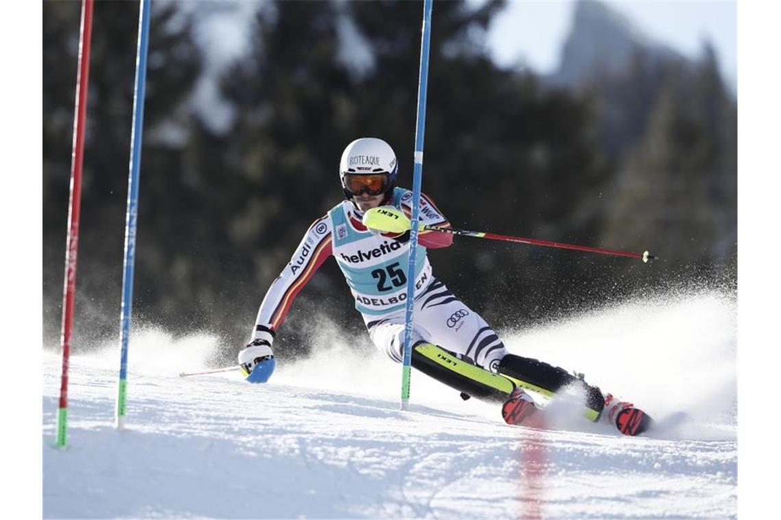Fuhr im Slalom beim Weltcup in Adelboden auf Rang sechs: Linus Strasser. Foto: Gabriele Facciotti/AP/dpa