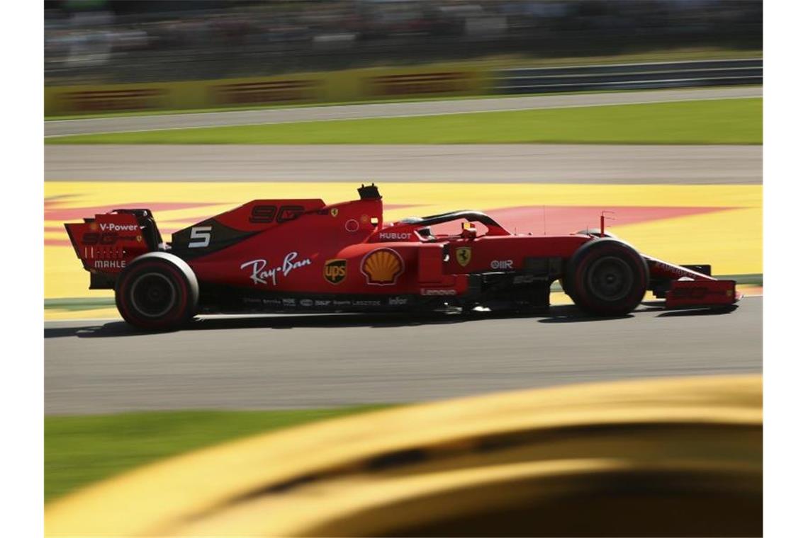 Ferrari stark: Vettel im Training aber hinter Leclerc Fuhr im Spa-Training die zweitbeste Zeit hinter seinem Teamkollegen: Ferrari-Pilot Sebastian Vettel. Foto: Francisco Seco/AP